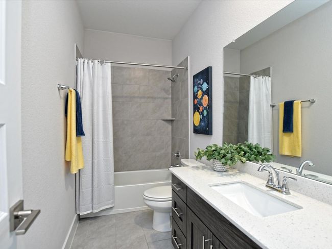 Hall bath upstairs | Image 21