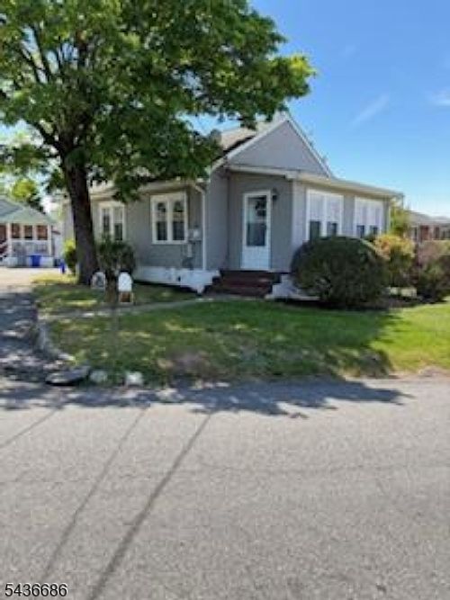 3 Capalbo Ave, Little Falls, NJ, 07424-1835 | Card Image