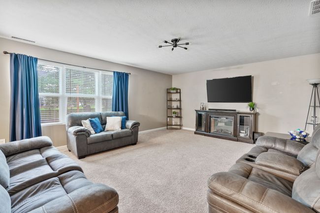 5791 W Commonview Dr, House other with 5 bedrooms, 3 bathrooms and null parking in Mccordsville IN | Image 14