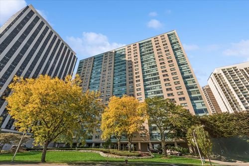 2h-3180 N Lake Shore Dr, Chicago, IL, 60657-4831 | Card Image