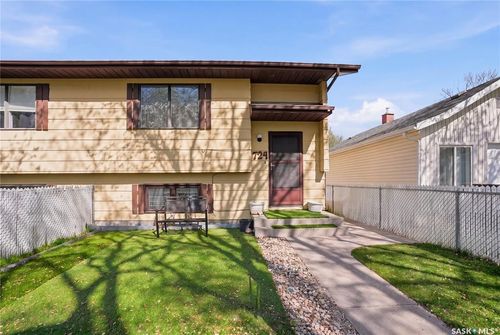 724 Av M S, Saskatoon, SK, S7M2L4 | Card Image