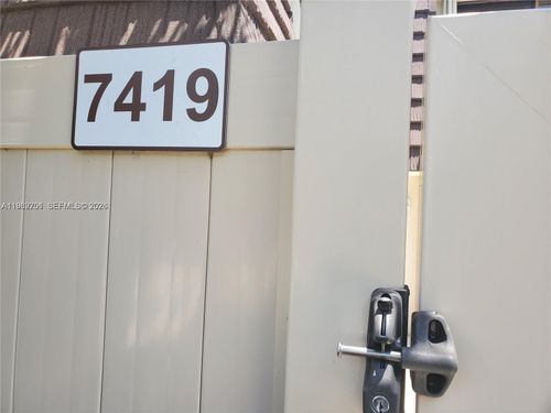 7419-7419 74th Way, West Palm Beach, FL, 33407-6735 | Card Image