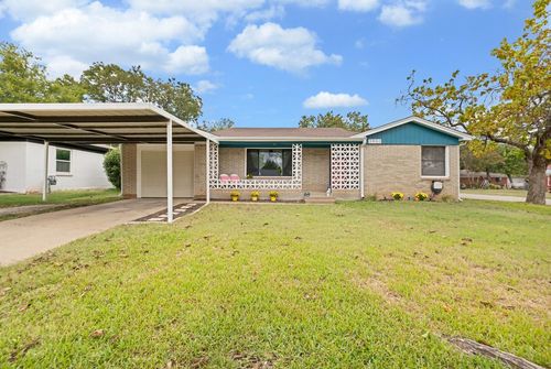 3900 Caddo Trl, Lake Worth, TX, 76135-2805 | Card Image
