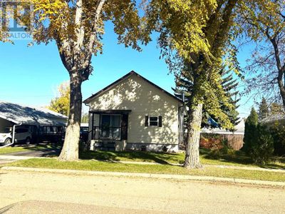 5005 46 Ave, House other with 2 bedrooms, 2 bathrooms and 5 parking in Forestburg AB | Image 1