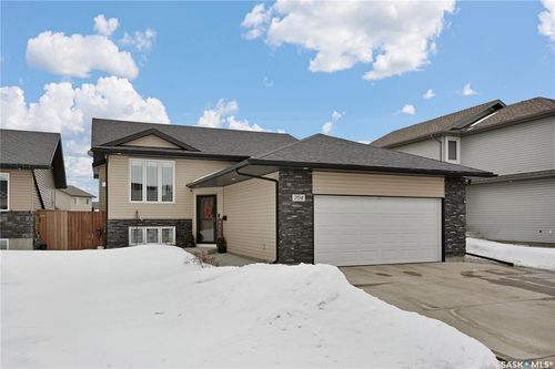 704 Reimer Rd, Martensville, SK, S0K0A2 | Card Image