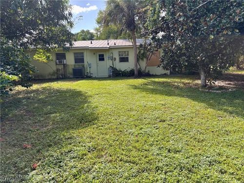 697 Pine Vale Dr, Naples, FL, 34104-5400 | Card Image