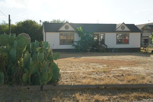 57 La Paz Rd, Lytle, TX, 78052-3564 | Card Image