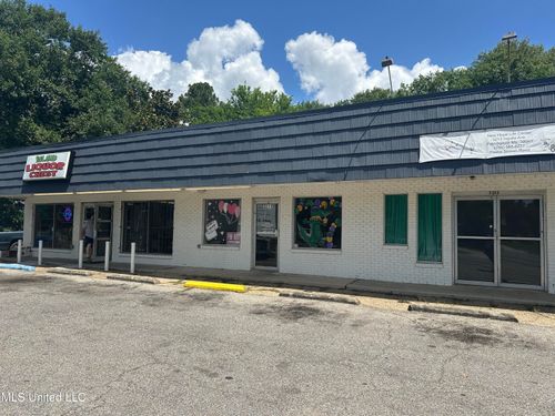 3211 Ingalls Ave, Pascagoula, MS, 39581-2227 | Card Image