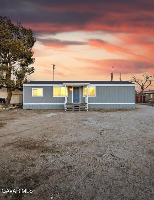 2869 B St, Rosamond, CA, 93560-7657 | Card Image