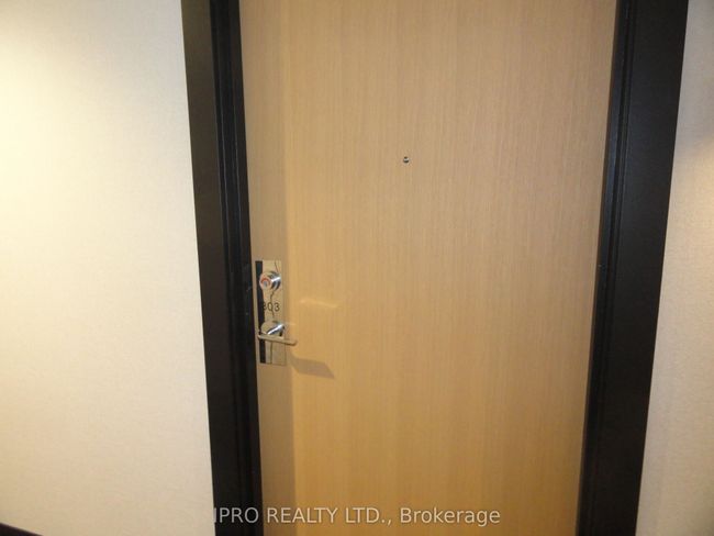 803 - 2520 Eglinton Ave W, Condo with 3 bedrooms, 2 bathrooms and null parking in Mississauga ON | Image 9