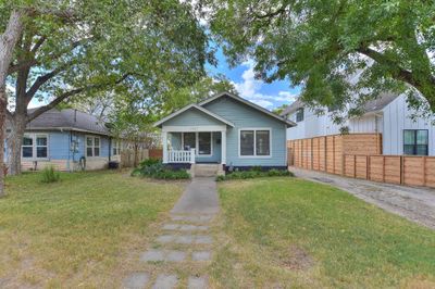 View of front of bungalow | Image 2