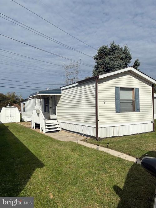 9 Vista Mobile Dr, DUNDALK, MD, 21222-5528 | Card Image
