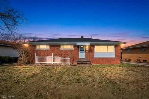 9850 Boundary Ln, Parma, OH, 44130-5215 | Card Image