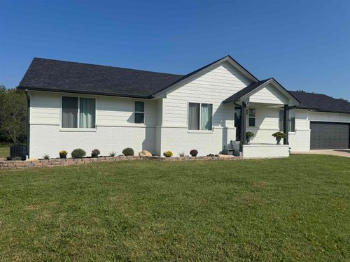 2902 Yaeger Dr, Winfield, KS, 67156-8533 | Card Image