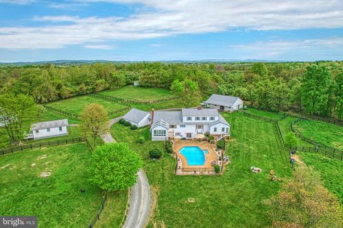 36181 Foxlore Farm Ln, ROUND HILL, VA, 20141-2410 | Card Image