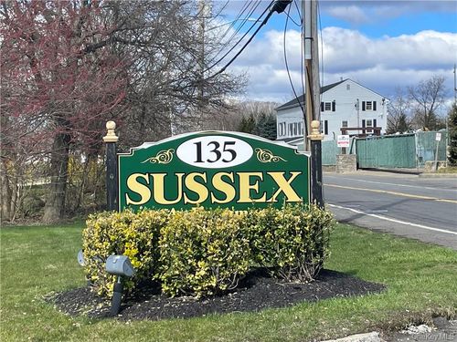 93-135 W Nyack Rd, Nanuet, NY, 10954-2929 | Card Image