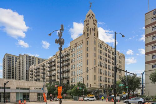 425-758 Larrabee St, Chicago, IL, 60654-6449 | Card Image