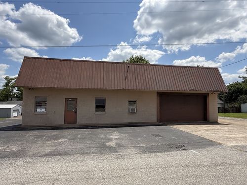 704 Bennett St, Lafayette, TN, 37083-1133 | Card Image