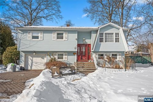 9 Chalen Ct, Pompton Lakes, NJ, 07442-1249 | Card Image