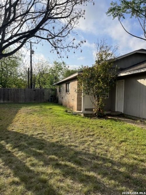 1552 Lahn Rd, New Braunfels, TX, 78130-3218 | Card Image