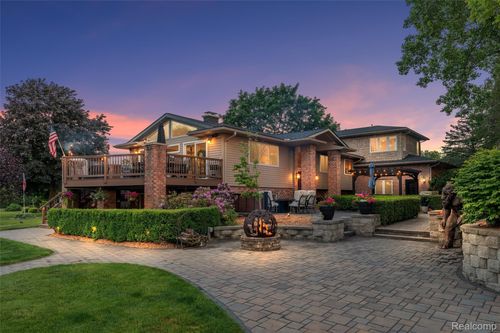 8950 Riverview, Pinckney, MI, 48169-9418 | Card Image