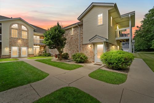330 W Aspen Dr, Oak Creek, WI, 53154-4476 | Card Image