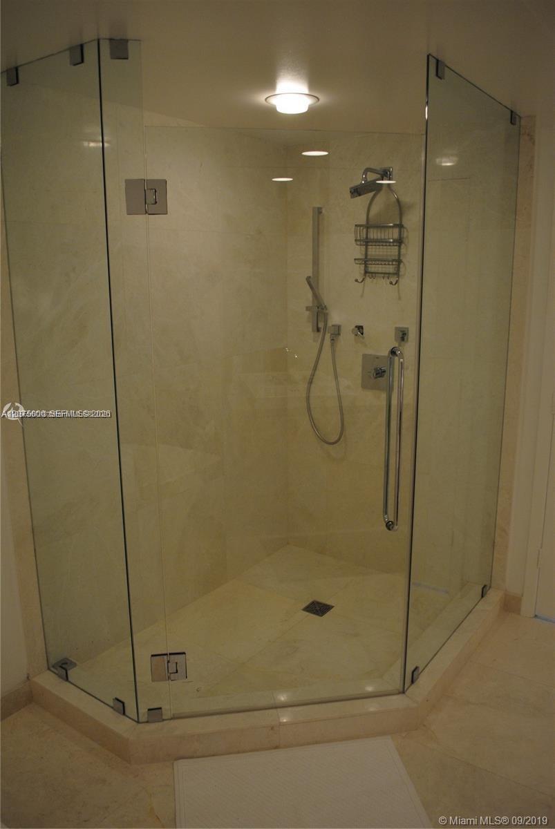 Residential Lease in North Miami Beach 3