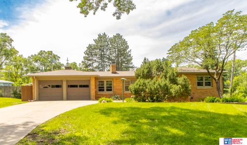 4611 Bryson Street, Lincoln, NE, 68510 | Card Image