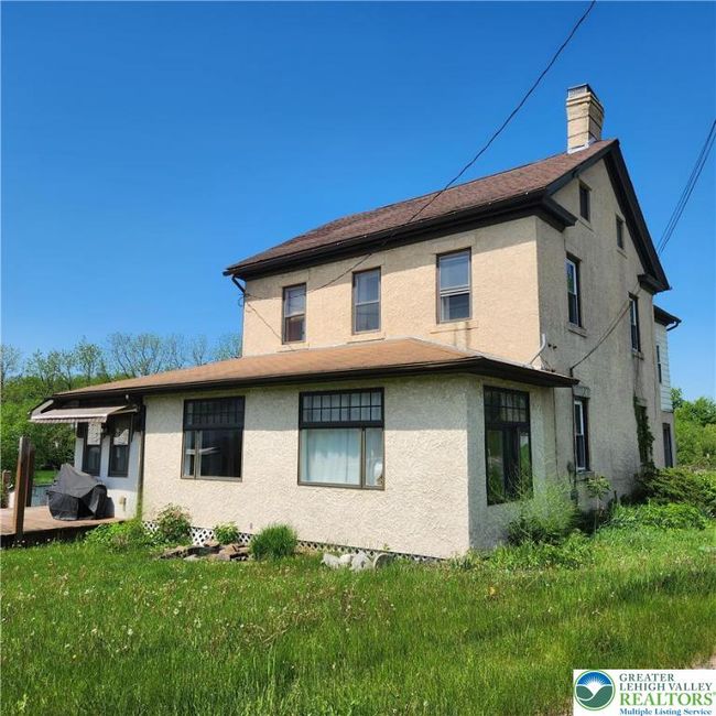 2357 Spring St, House other with 6 bedrooms, 2 bathrooms and null parking in Coplay PA | Image 4