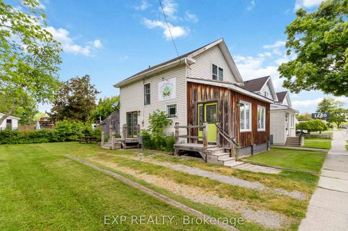 105 Market St E, Port Dover, ON, N0A1N0 | Card Image