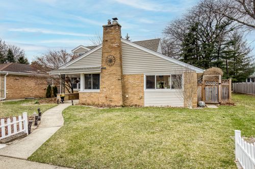 7934 Lotus Ave, Morton Grove, IL, 60053-3627 | Card Image