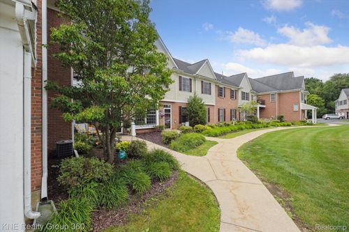 1044 Shiawassee Cir, Howell, MI, 48843-4509 | Card Image