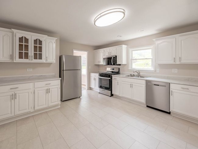 52 S Hawthorne Blvd, House other with 3 bedrooms, 1 bathrooms and null parking in Mundelein IL | Image 4