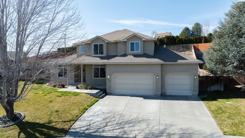325 Sell Ln, Richland, WA, 99352-7202 | Card Image