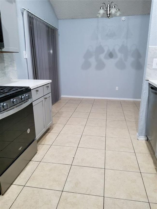 10151 Inwood Hollow Ln, Home with 3 bedrooms, 2 bathrooms and null parking in Houston TX | Image 8