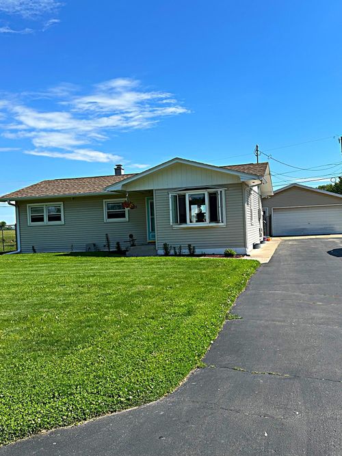 411 Central Rd, La Crosse, WI, 54603-1119 | Card Image