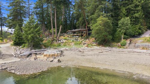 9219 Hydaway Rd, Halfmoon Bay, BC, V7Z1B4 | Card Image