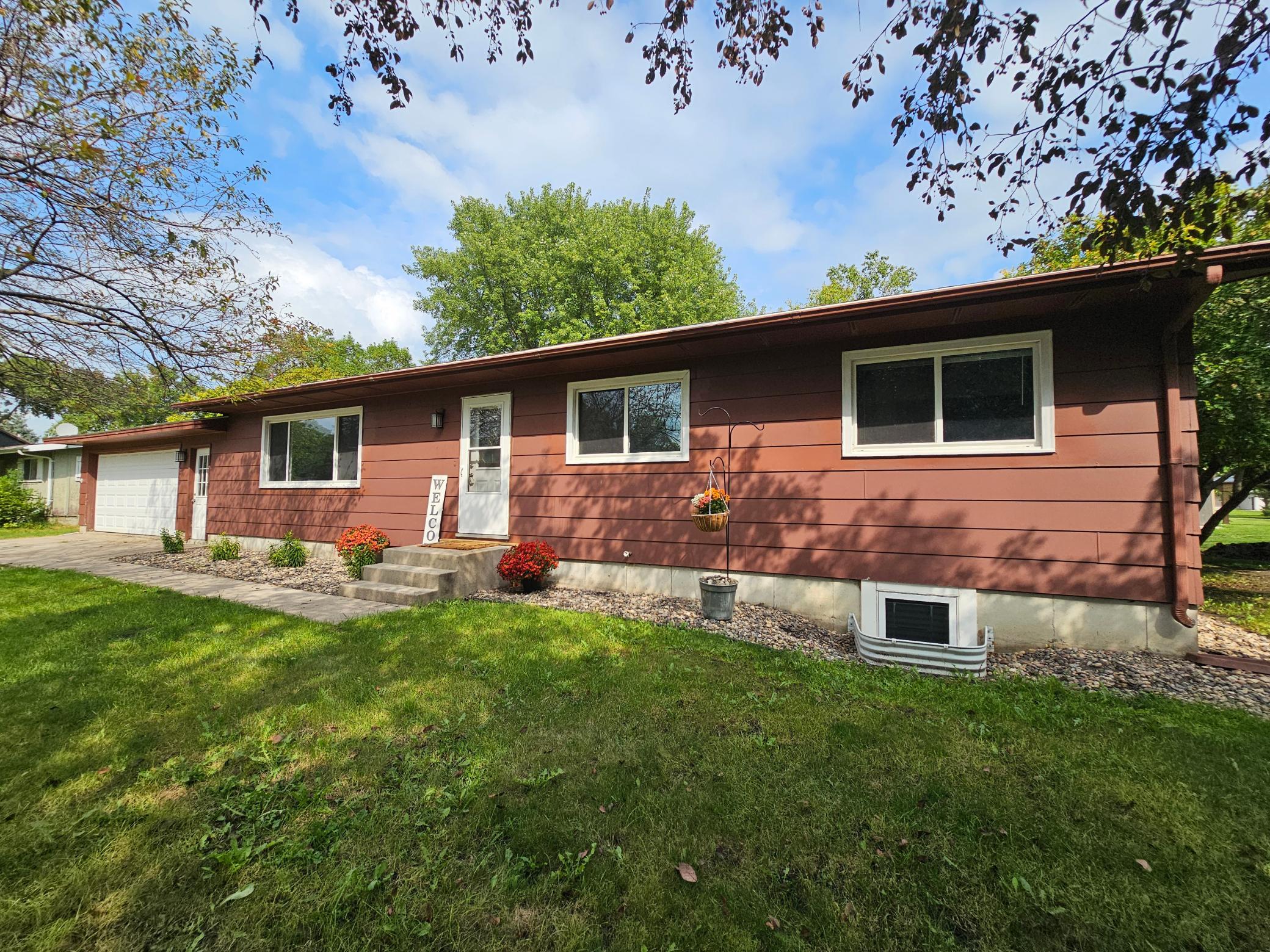 8th St, Hector, MN 55342