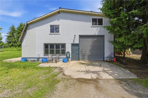 8404 Chippewa Rd, Mount Hope, ON, L0R1W0 | Card Image