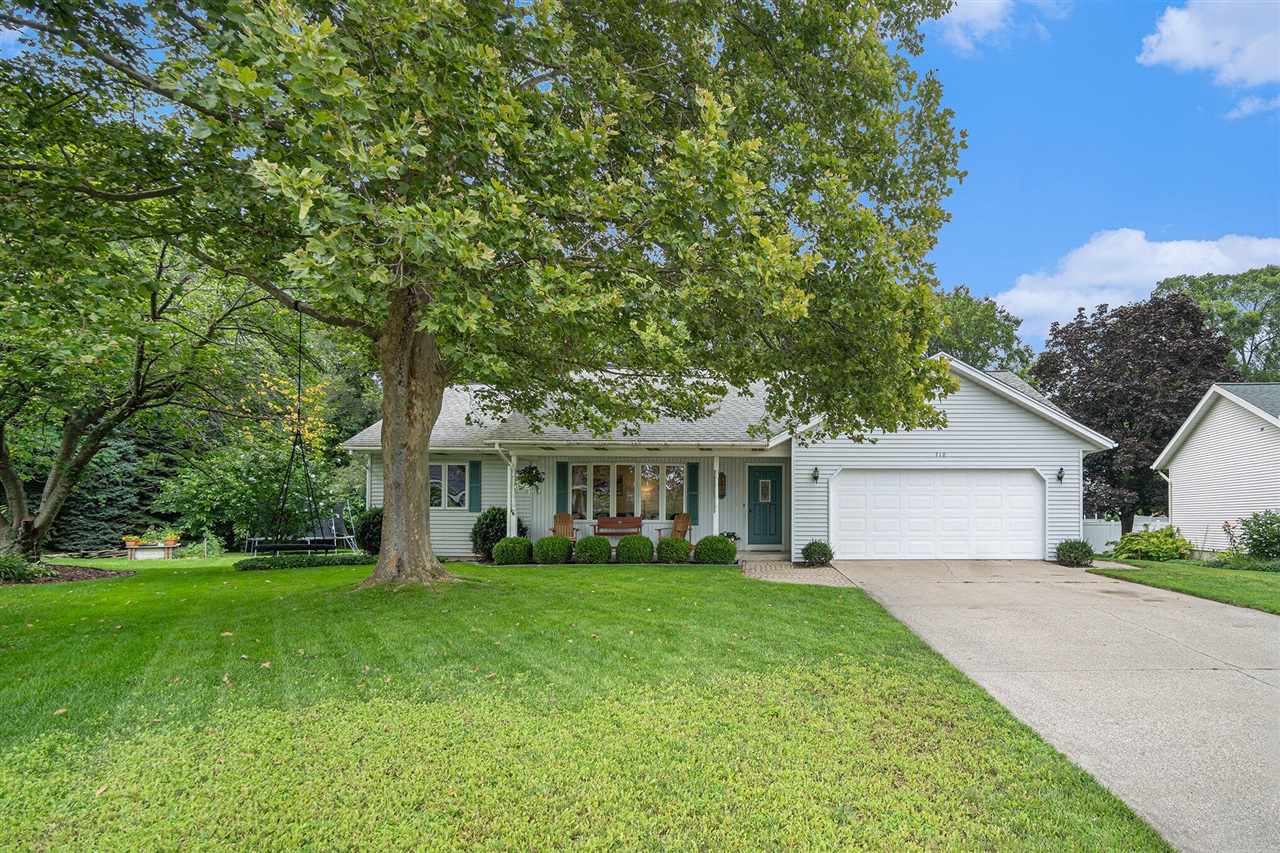 Meadow Dr, Holland, MI 49423