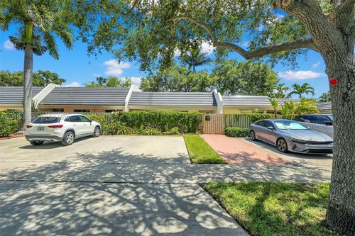 8120 Sw 83rd St, Miami, FL, 33143-6617 | Card Image