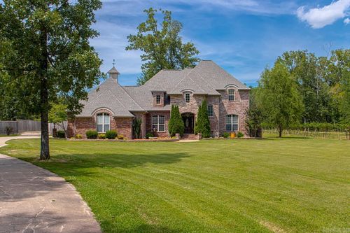 42 Oakwood Dr, Vilonia, AR, 72173-9486 | Card Image