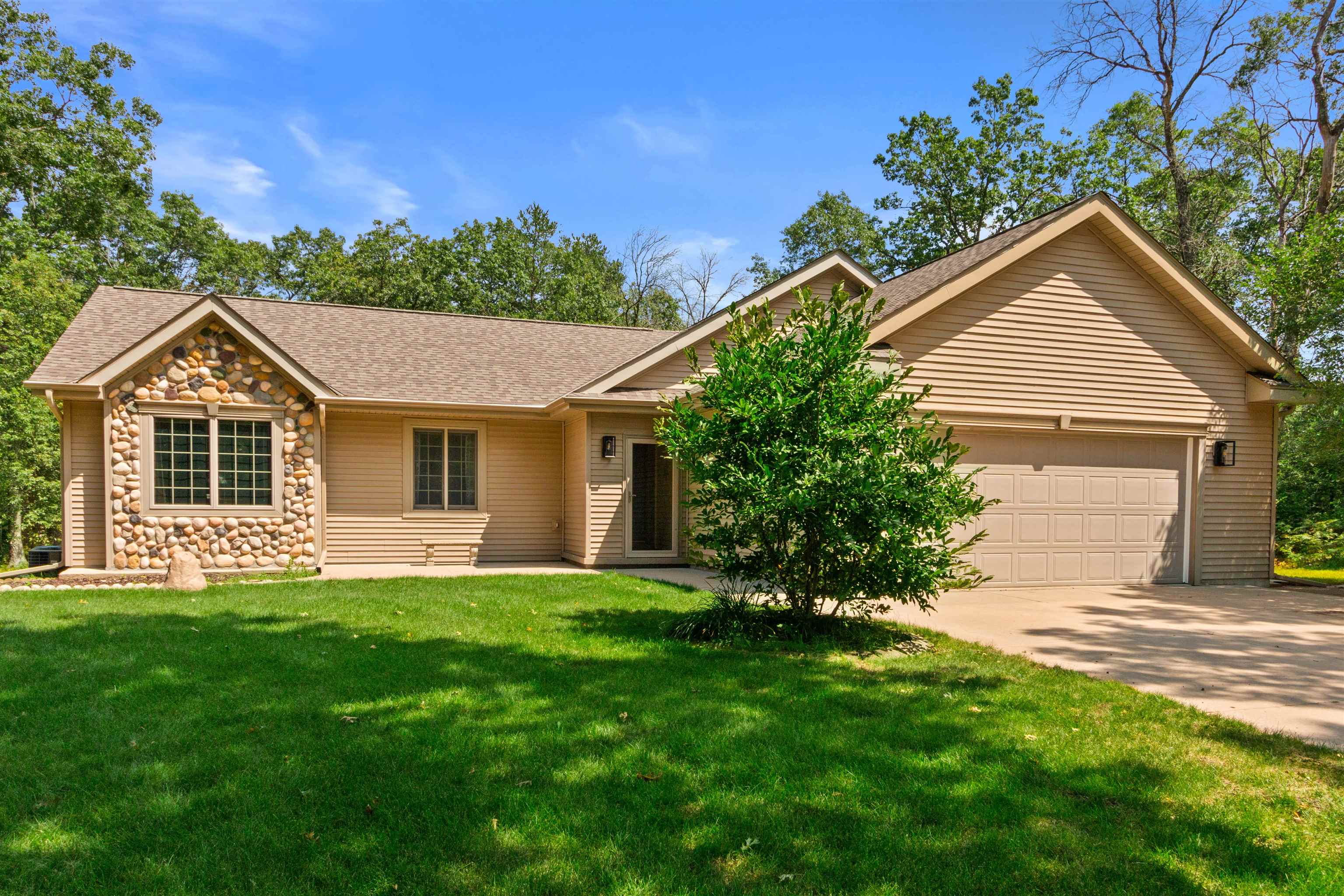 Arrowhead Trl, Nekoosa, WI 54457