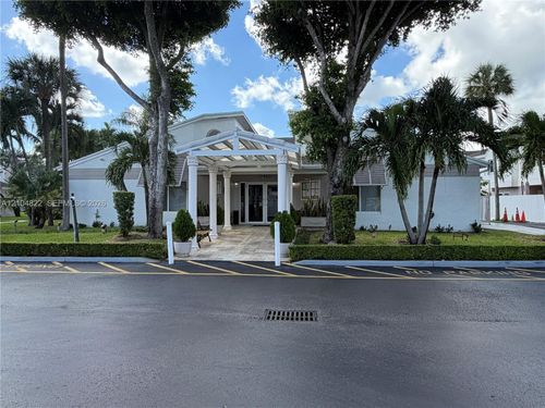 f-20-6740 Nw 175th Ln, Hialeah, FL, 33015-5854 | Card Image