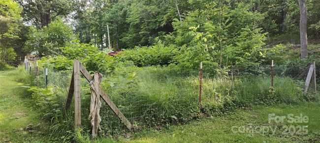 fenced garden space | Image 32