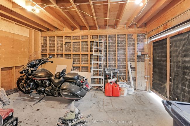 333 Sackville St, House attached with 3 bedrooms, 2 bathrooms and null parking in Toronto ON | Image 37