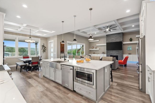 102909 E 1023 Pr Se, Home with 4 bedrooms, 5 bathrooms and null parking in Kennewick WA | Image 16