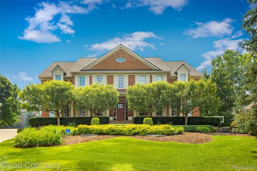 2933 Ambleside Ct, Oakland Twp, MI, 48306-4920 | Card Image