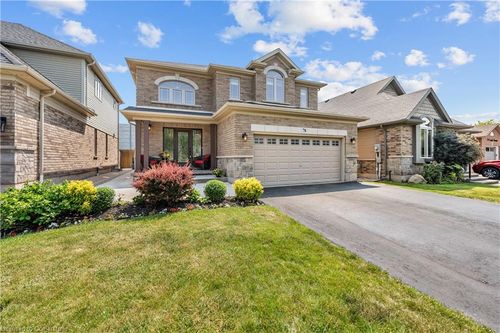 78 Lorne Ave, Grimsby, ON, L3M2J1 | Card Image