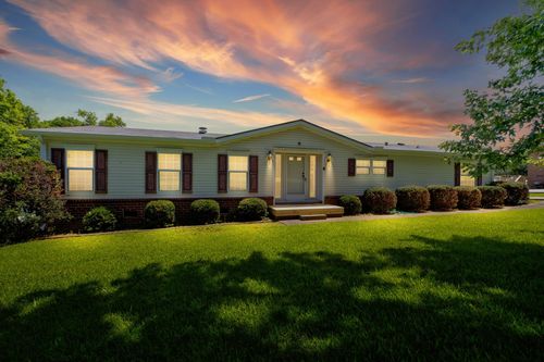 1048 Lauderdale Ln, Bethpage, TN, 37022-8701 | Card Image